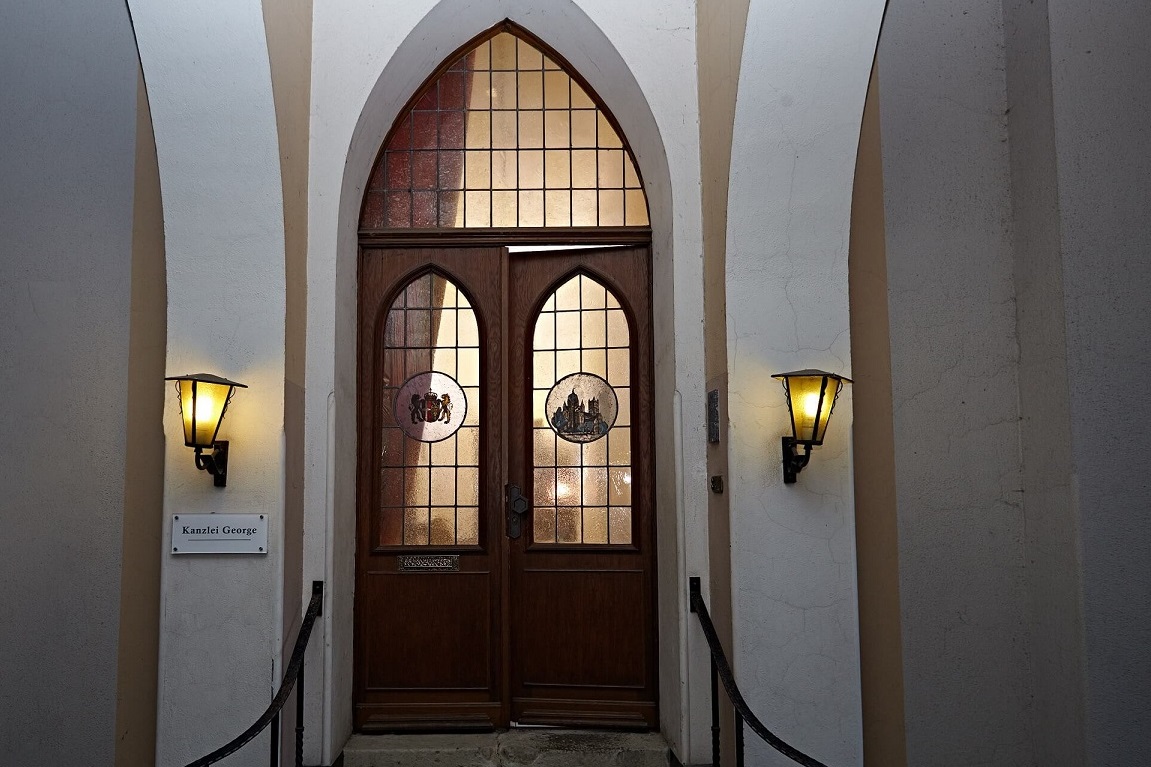 Eingang der Rechtsanwaltskanzlei George